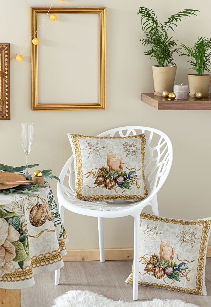 Jacquard cushion with candle and Christmas baubles 45x45 CANDLE