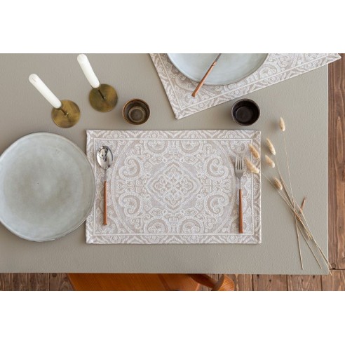 Set individual de mesa de tejido Jacquard con motivos geométricos beig 30x45. MYKONOS C4