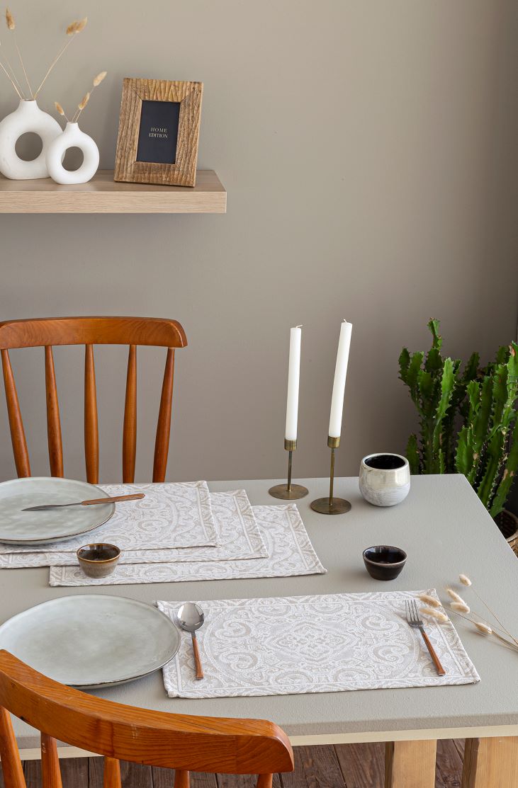 Jacquard placemat set with geometric motifs beige 30x45. MYKONOS C.4