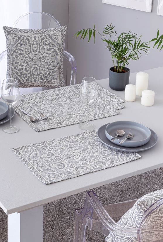 Set individual de mesa de tejido Jacquard con motivos geométricos grises 30x45. MYKONOS C6