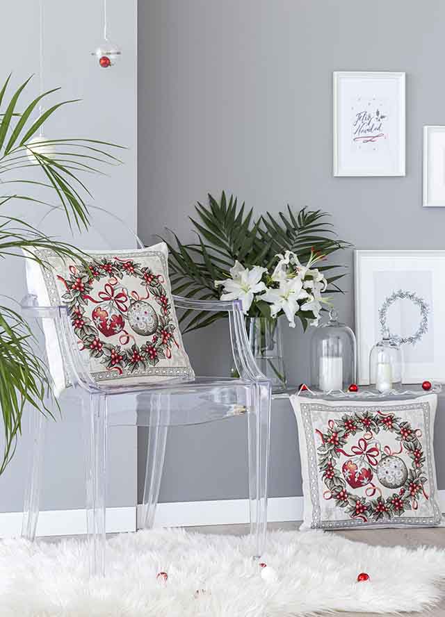 Jacquard cushion with Christmas wreath. 45x45 KRIS