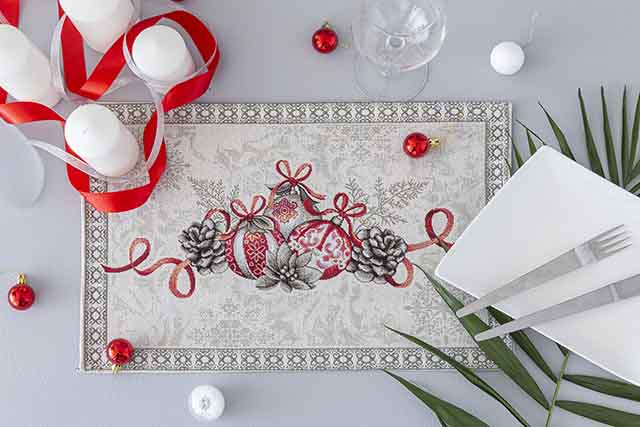Jacquard placemat set with Christmas baubles. 30x45 KRIS