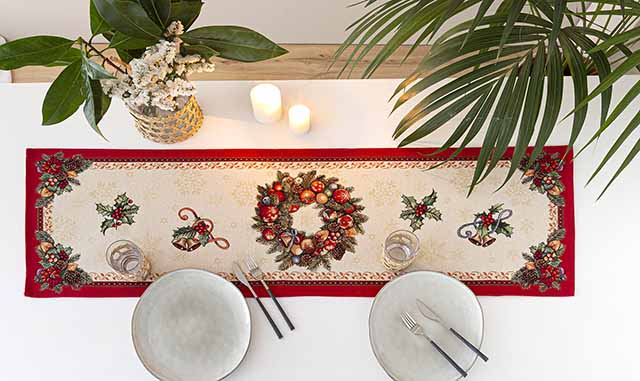 Jacquard table runner with wreath and Christmas motifs. 40x135 FIDELITY