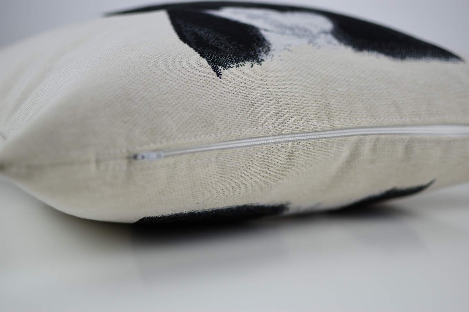 Jacquard cushion French Bulldog 45x45