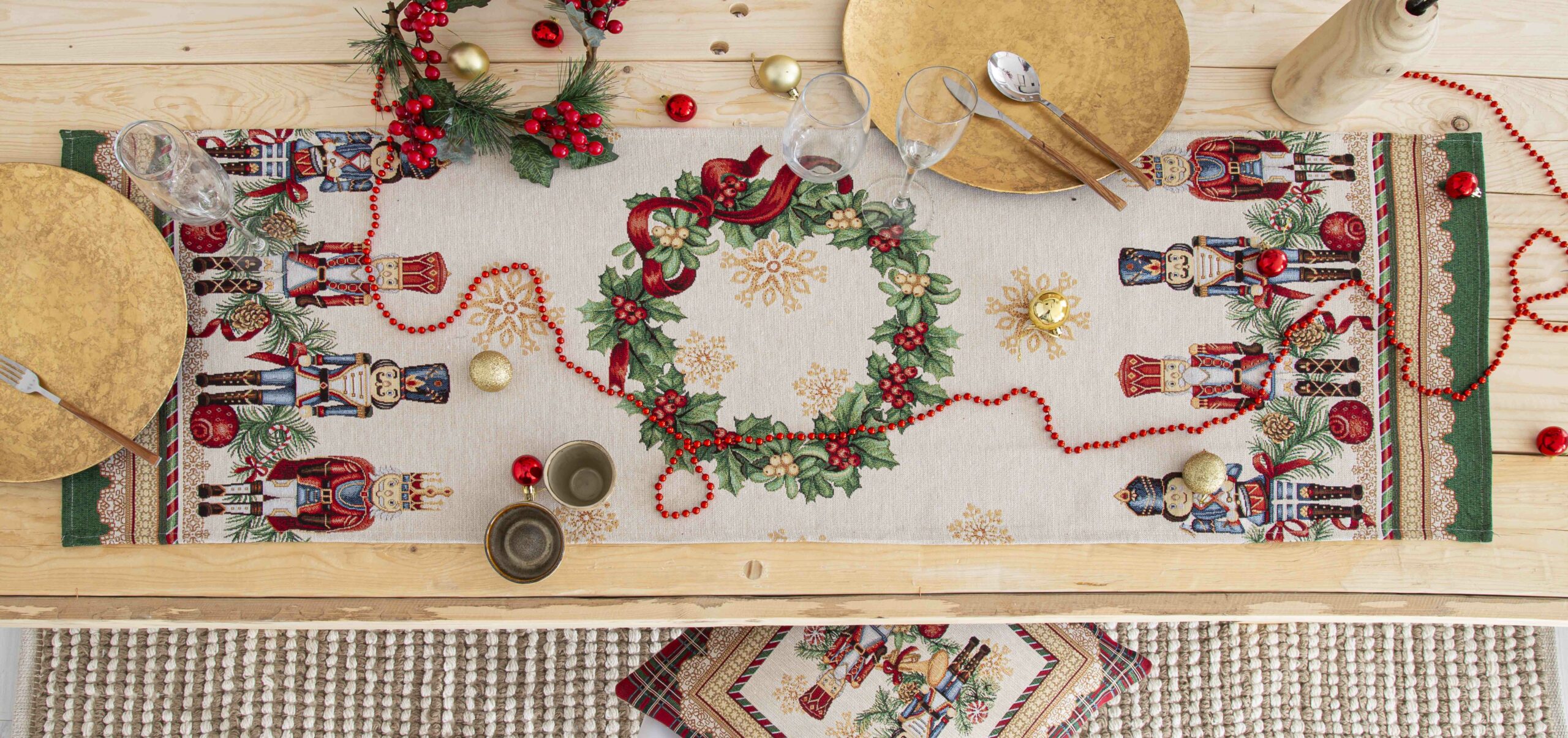 Jacquard table runner with Nutcracker. 40x135 TAMBURELLI