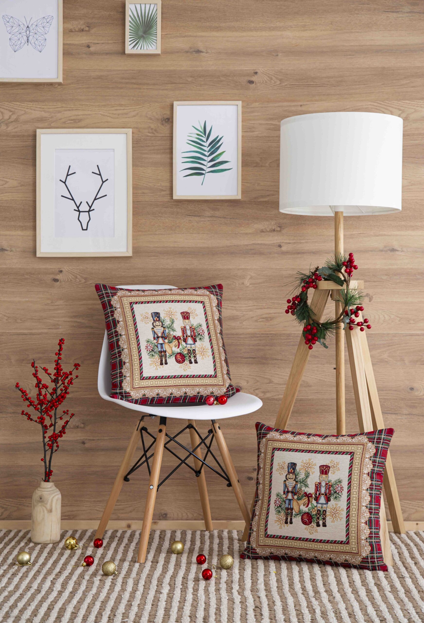 Jacquard cushion with Nutcracker and red checks. 45x45 TAMBURELLI