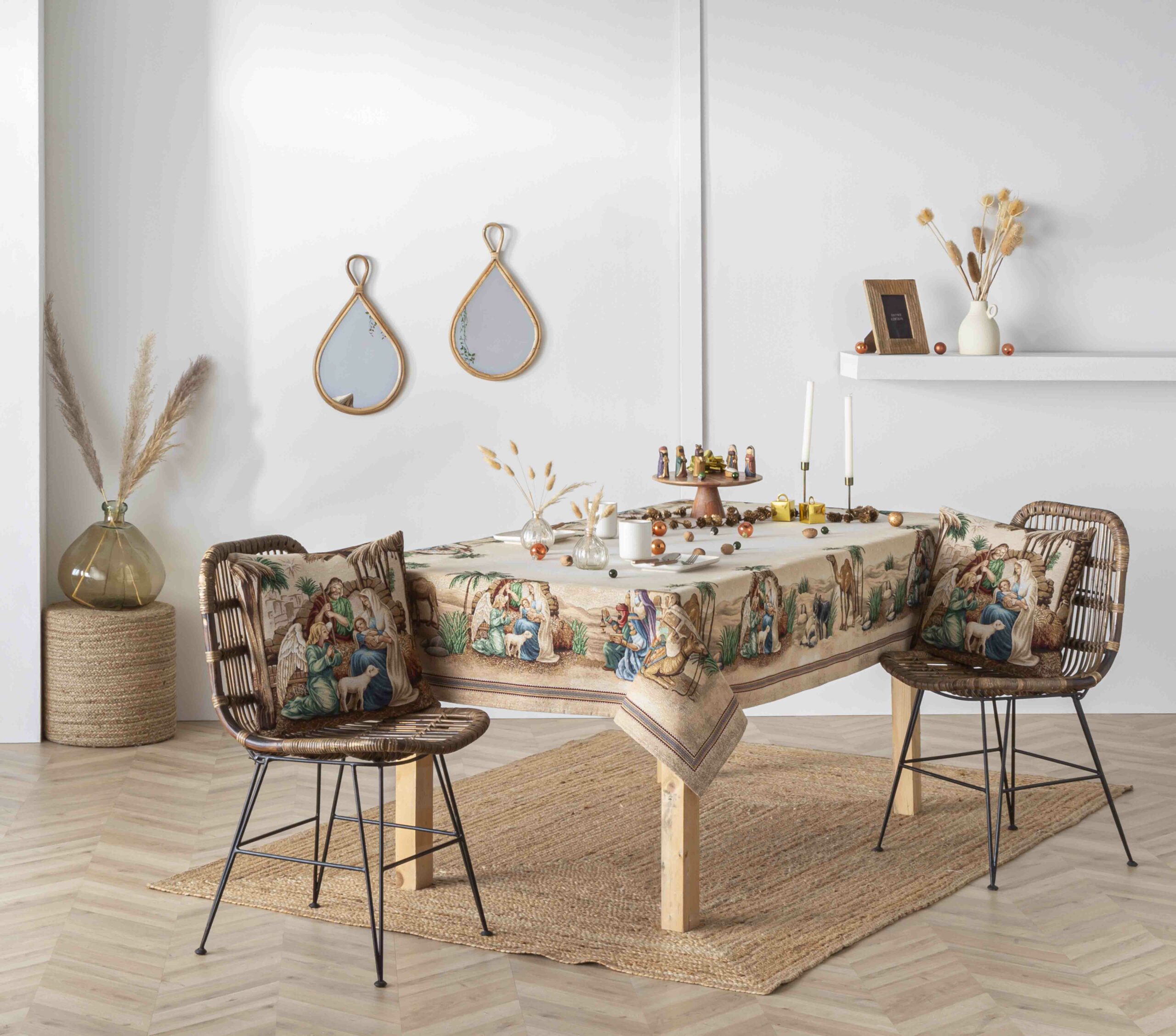 Mantel de mesa de tejido Jacquard con la Adoracion. SAGRADA FAMILIA