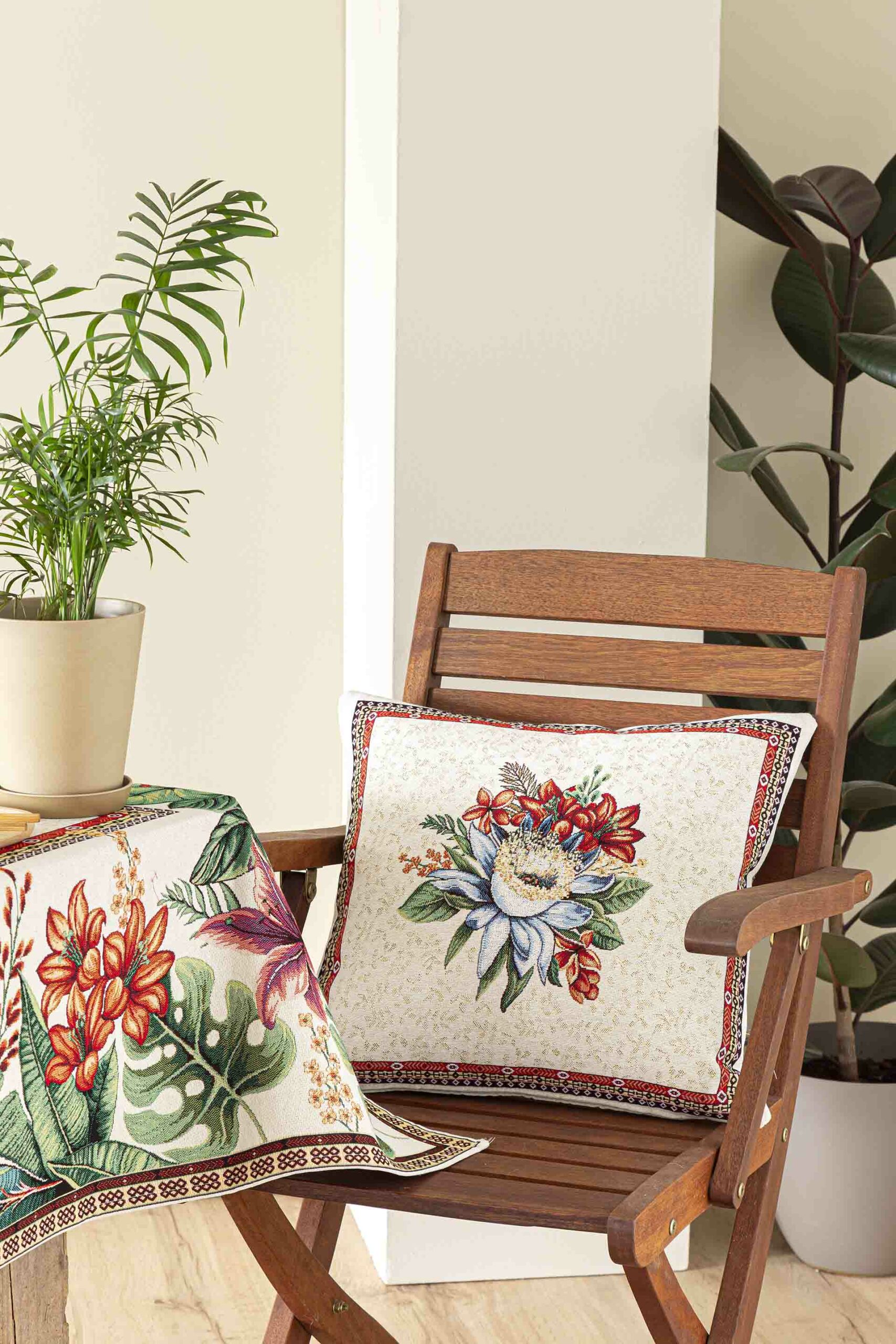 Cojin Jacquard con flor 45x45 LOTUS