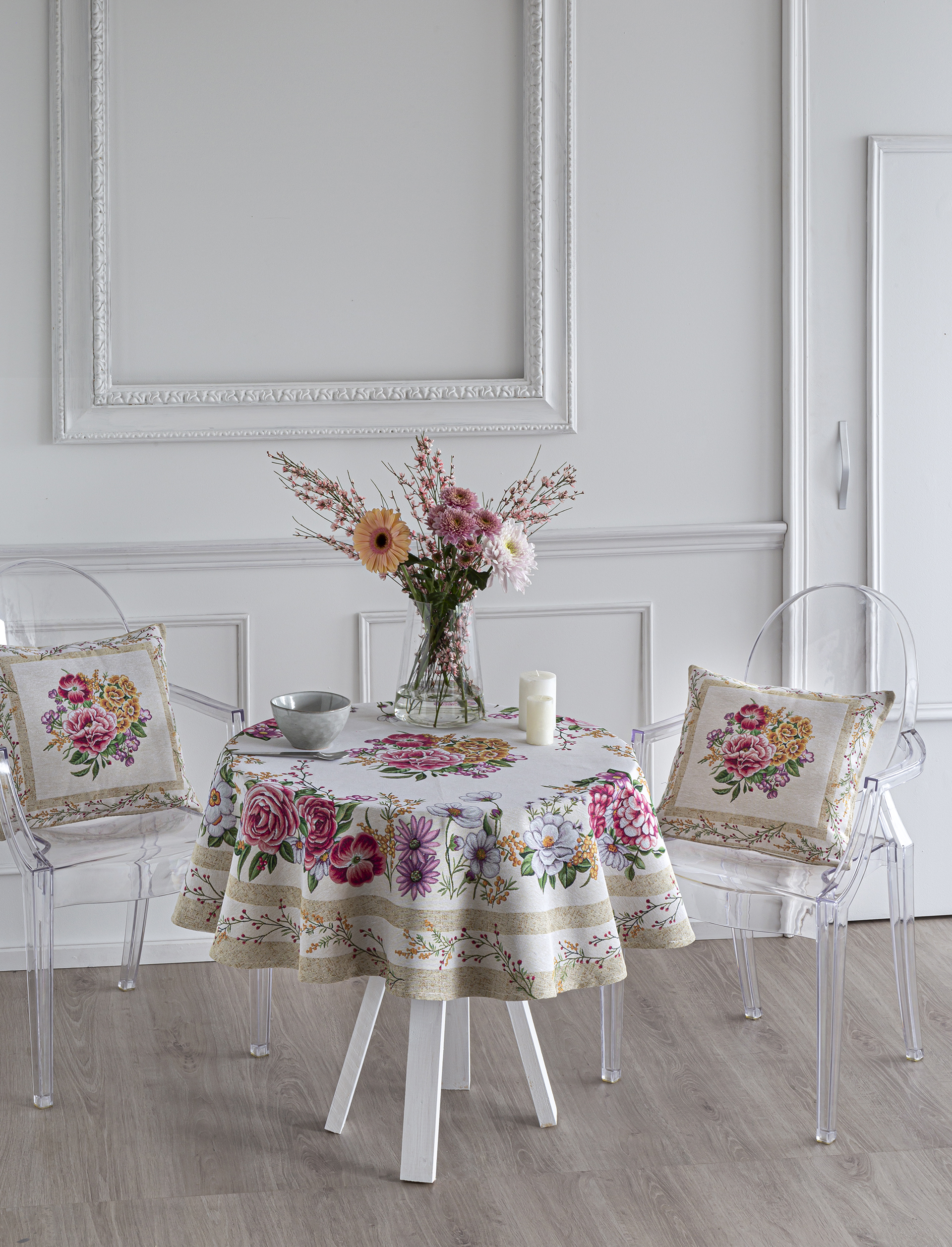 Jacquard tablecloth with flowers and beige background Xana