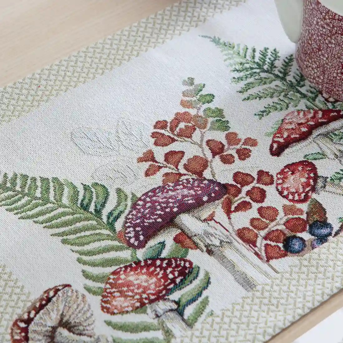 Mantel individual Jacquard 30x45 cm en fondo beige con diseño botánico con flores y setas - BAGA