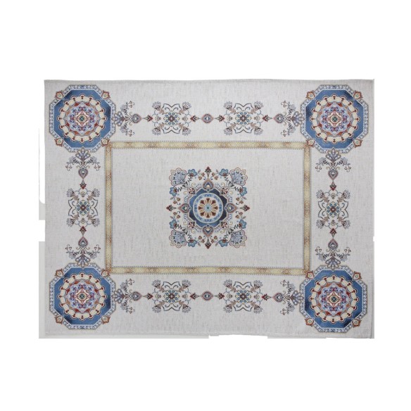 Mantel de mesa con diseño ornamental de inspiración mediterránea en tonos azul, rojo y beige sobre fondo claro