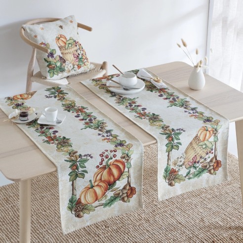 Camino de mesa de 40x135 cm , con diseño de calabazas y hojas otoñales en tonos cálidos sobre fondo beige-OTOÑO