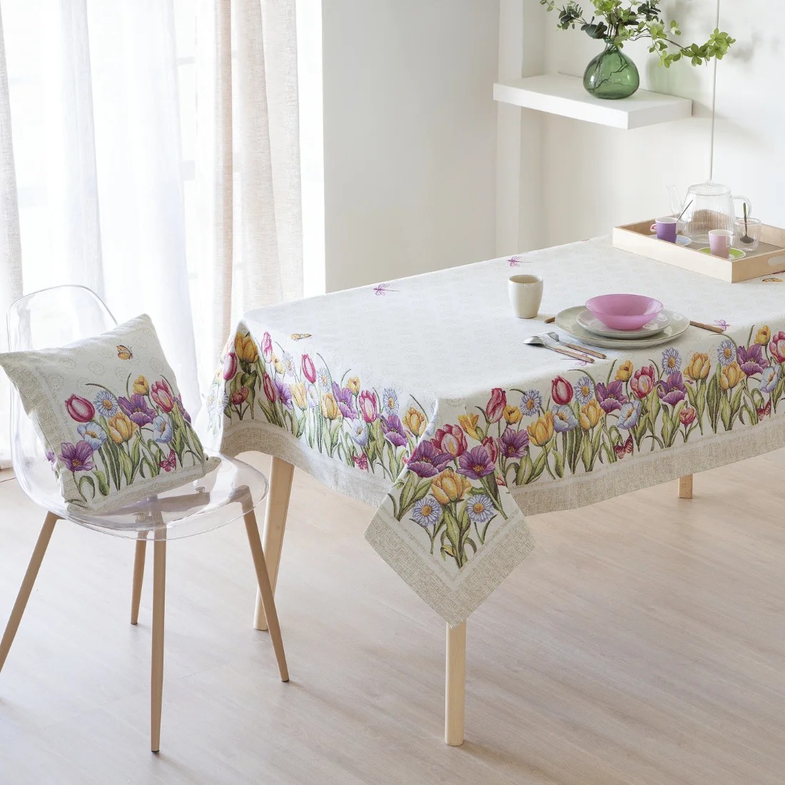 Mantel con diseño floral primaveral con tulipanes y mariposas multicolores vibrantes sobre fondo beige-LEIDEN