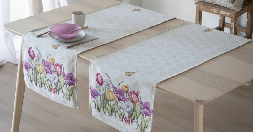 Table runners for square tables